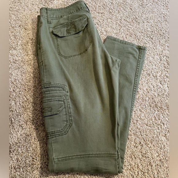 Mossimo skinny low rise cargo pants. Size 9 - Picture 2 of 7
